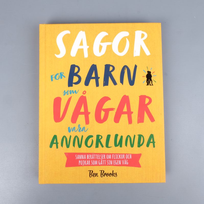 Gult bokomslag med titeln i färgglada bokstäver
