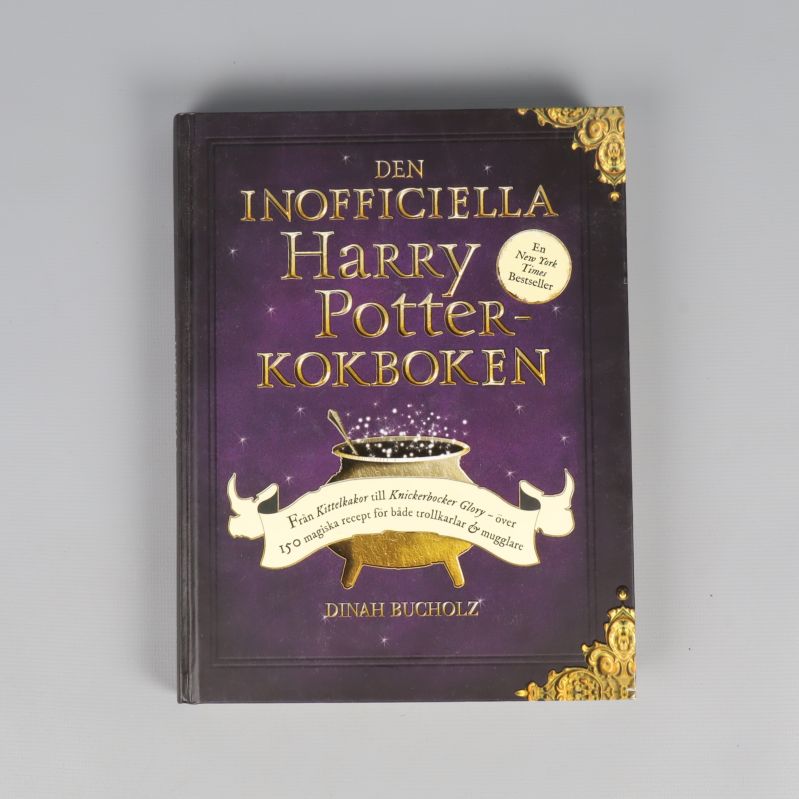 Framsida av inofficiell Harry Potter-kokbok med gyllene detaljer