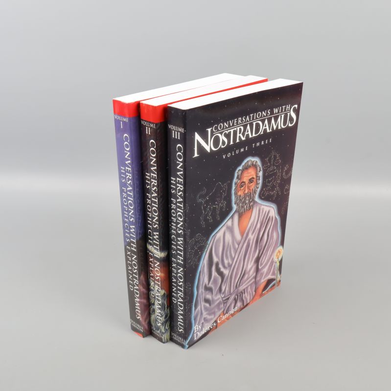 Flera volymer av Conversations with Nostradamus upplagda tillsammans