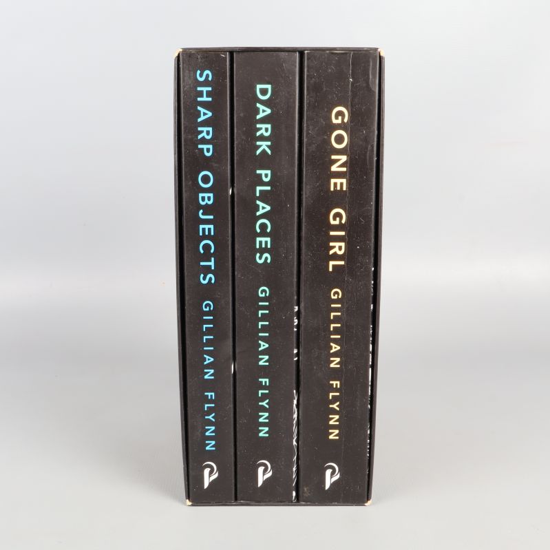 Ryggen på tre böcker av Gillian Flynn