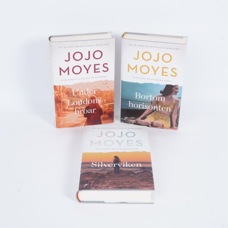 Tre böcker av Jojo Moyes med omslagen 'Under Londons broar', 'Bortom horisonten' och 'Silverviken'