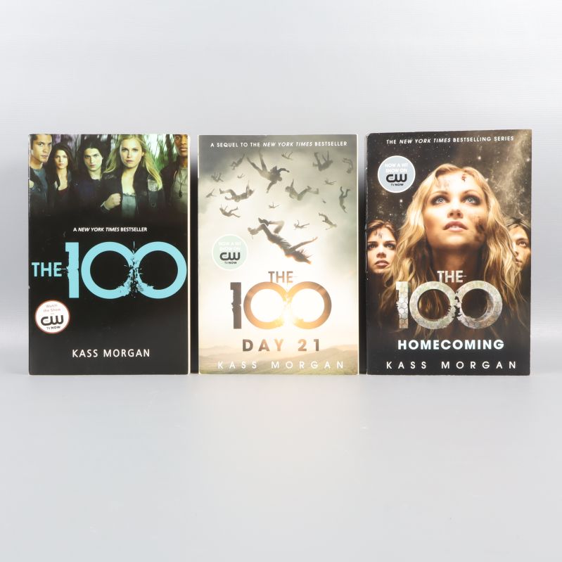 Framifrån: omslag på böckerna The 100, Day 21 och Homecoming