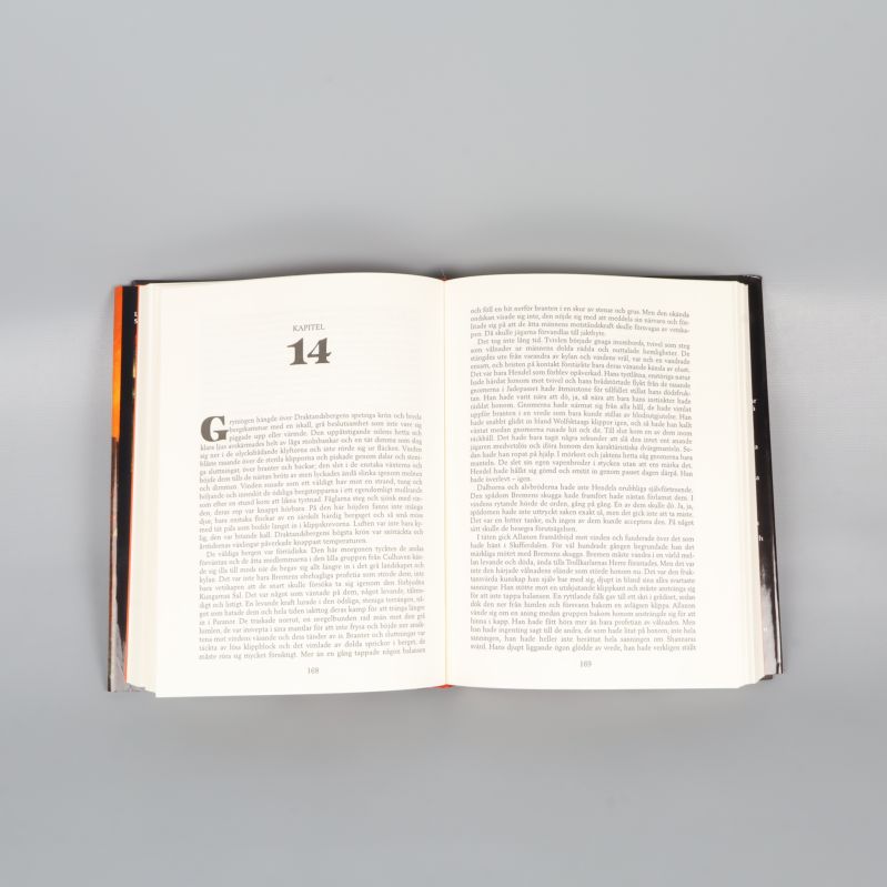 Uppslag ur bok som visar löpande text och kapitelnummer fjorton