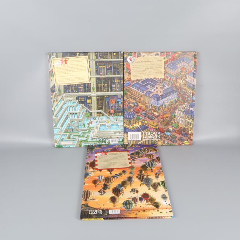 Baksidor av tre Pierre pusseldeckare med detaljerade illustrationer och bokförlagslogotyp