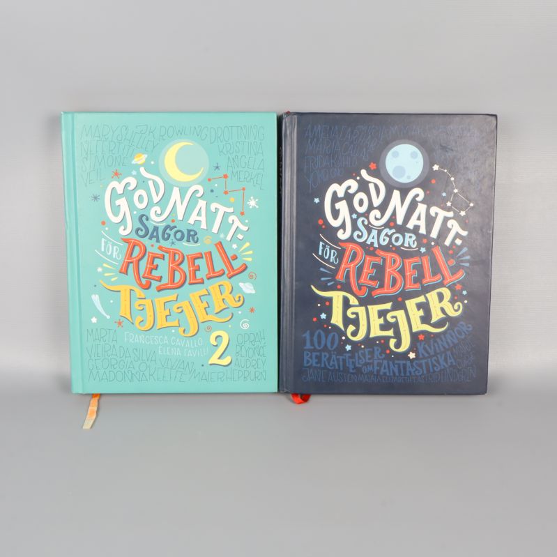 Framsidorna av två böcker: Godnattsagor för rebelltjejer 1 och 2