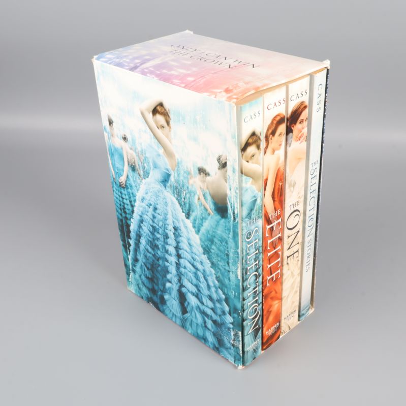 Fyra böcker i The Selection-serien i en box
