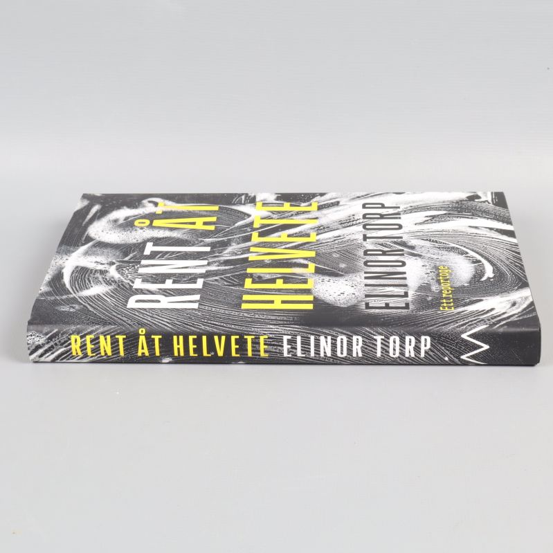 Boken Rent åt helvete liggande med ryggen synlig och tydlig boktitel