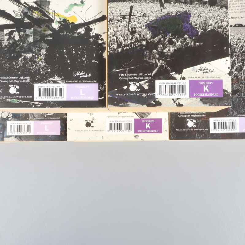 Närbild på ISBN-nummer och streckkoder på fem olika böcker i Vardagar-serien