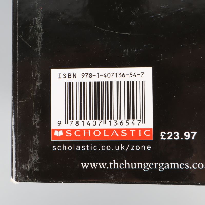 Närbild på ISBN-streckkod från Hunger Games-bok