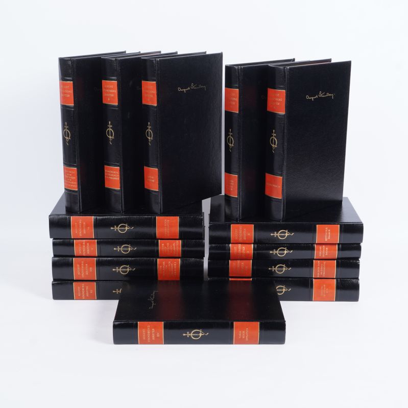 Samlade svarta bokband av August Strindbergs skrifter i två rader