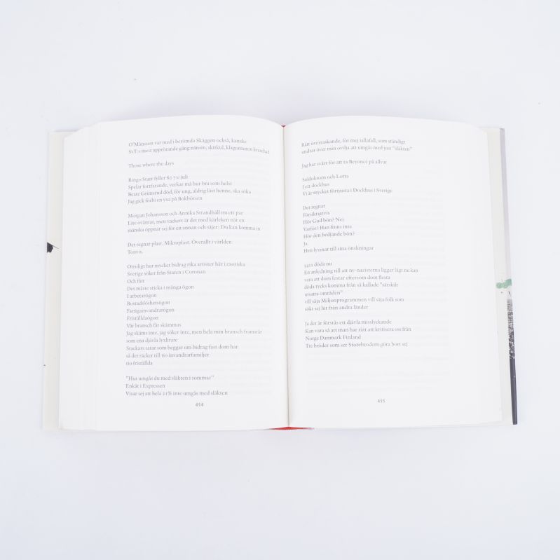 Uppslag ur Vardagar 5 med svensk text och diktformat