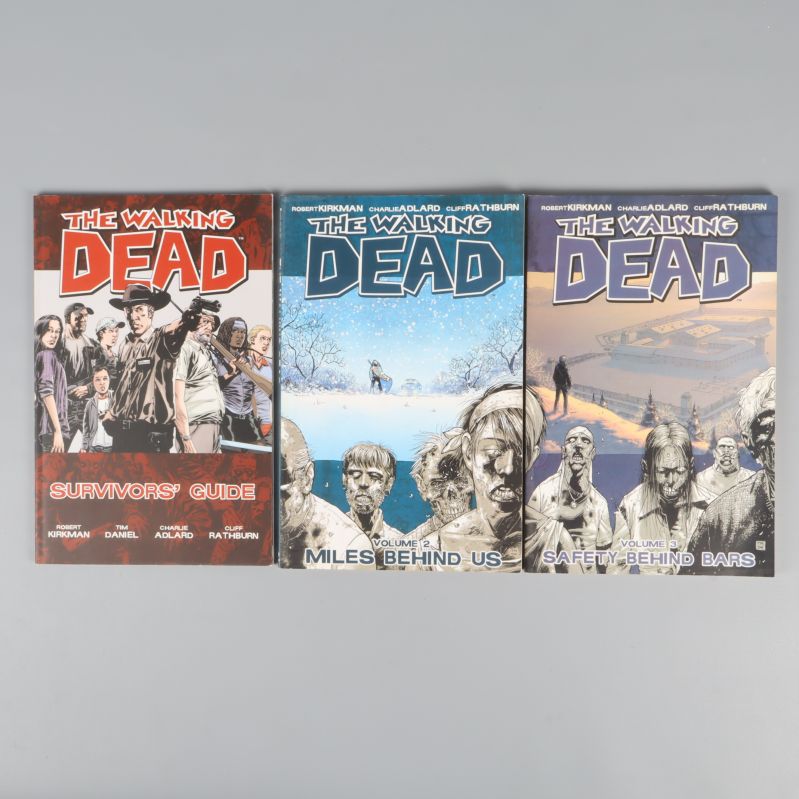 Framsida av tre The Walking Dead-böcker: Survivors' Guide, Miles Behind Us och Safety Behind Bars