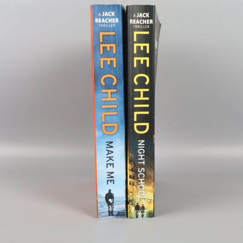 Ryggar av två Jack Reacher-böcker med tydliga titlar