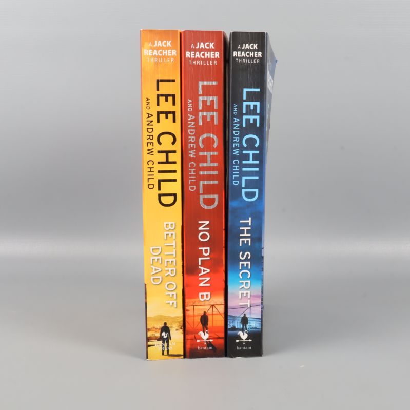 Ryggarna på tre Jack Reacher-böcker står uppradade