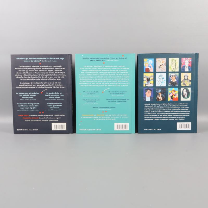 Baksidorna av tre böcker med texter och illustrationer