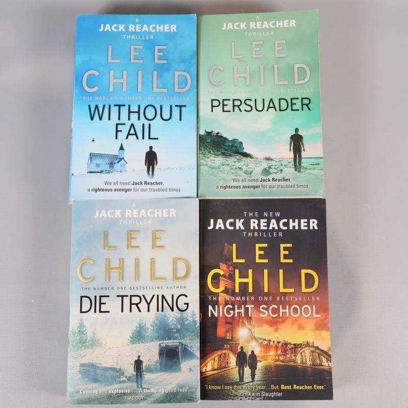 Fyra Jack Reacher böcker av Lee Child upplagda med framsidorna synliga
