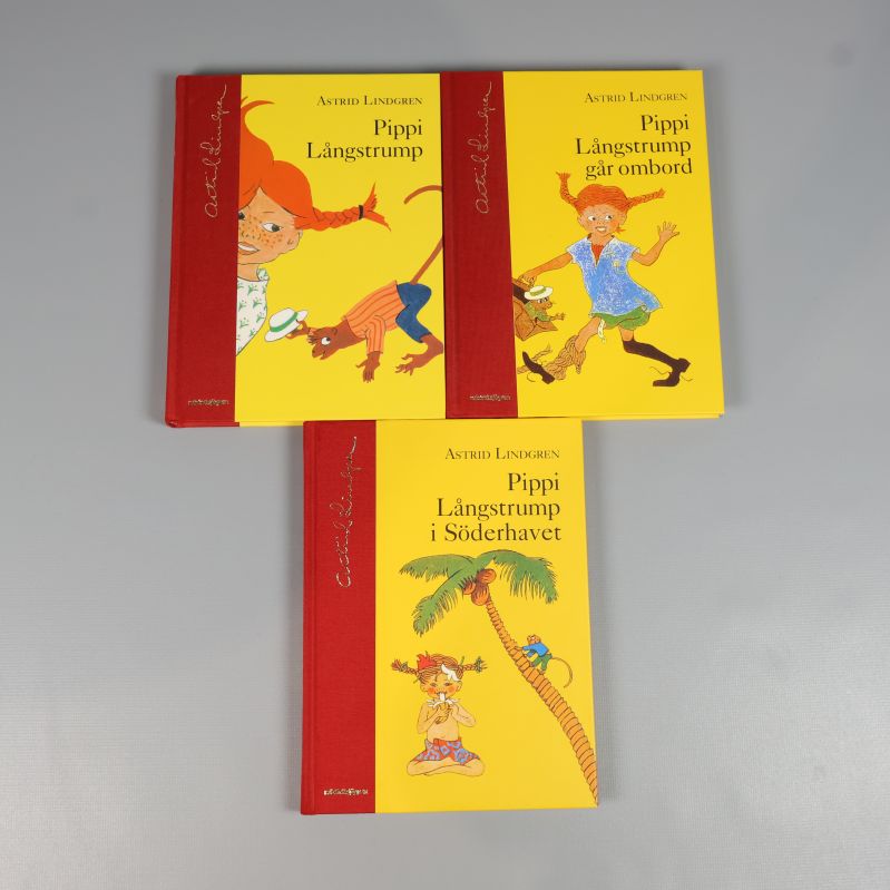 Omslag med tre Pippi Långstrump-böcker av Astrid Lindgren i glada färger