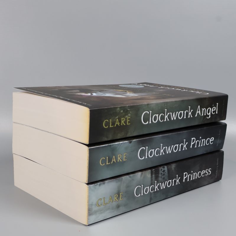 Sidor och tjocklek på trilogins böcker uppifrån