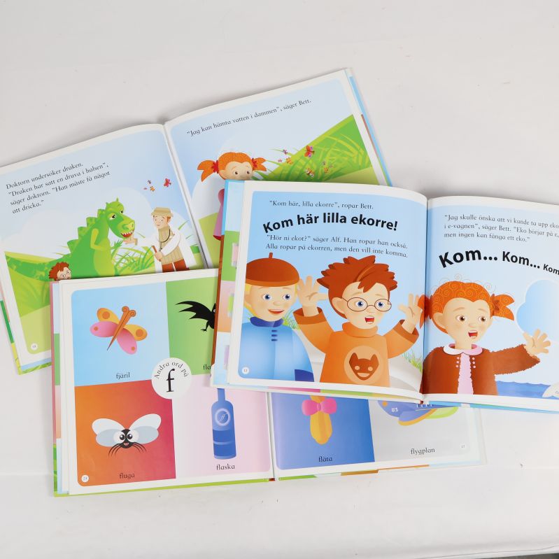 Uppslagna sidor med illustrationer, korta texter och bilder