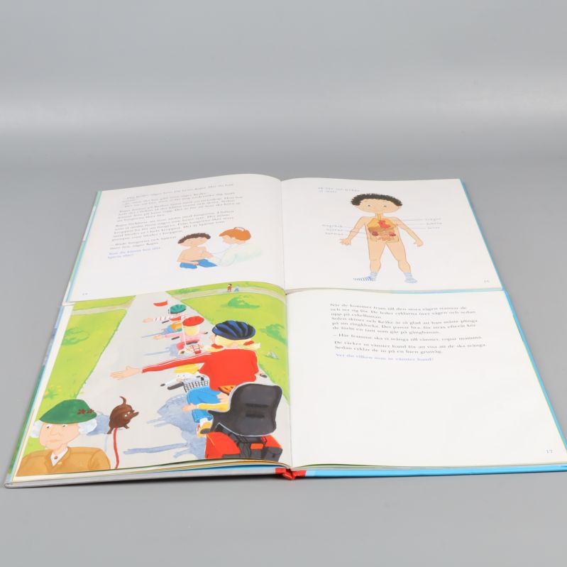 Två uppslag ur Kråke-böcker med illustrationer och text