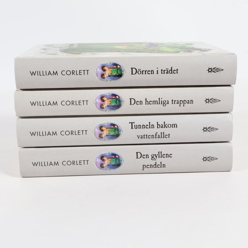 Ryggar på bokpaket Magikerns hus 1-4 med samtliga titlar och författare