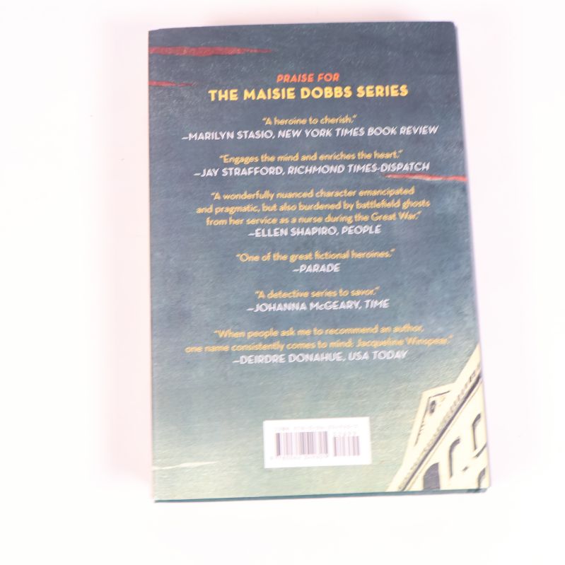 Baksida av boken Leaving Everything Most Loved med citat om serien