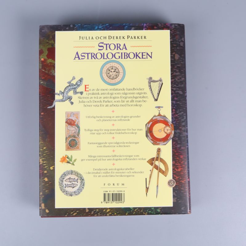 Baksida av Stora astrologiboken med beskrivning och illustrationer