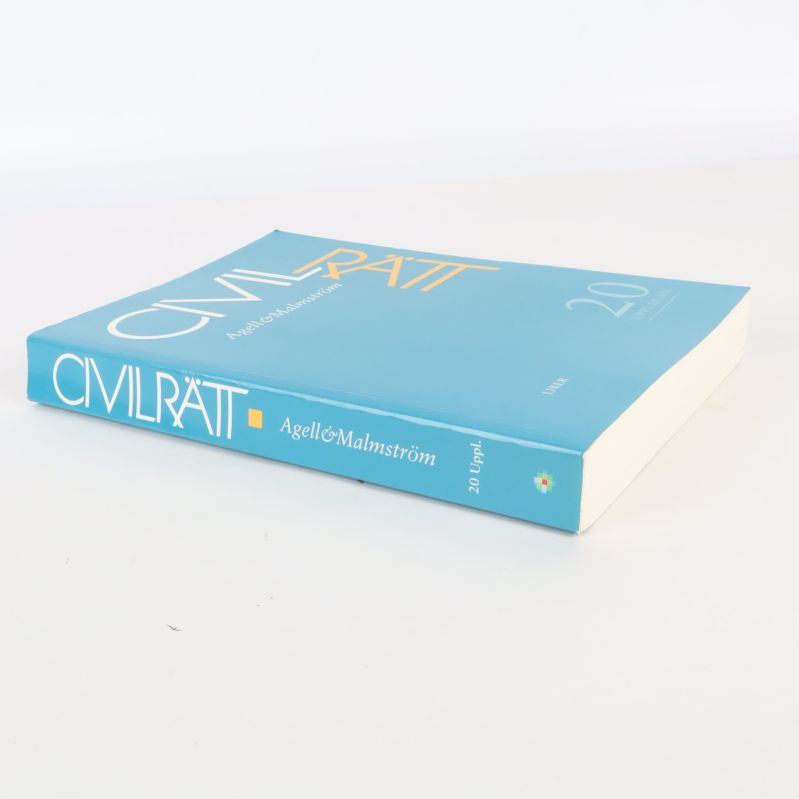 Boken Civilrätt liggande med ryggtext synlig