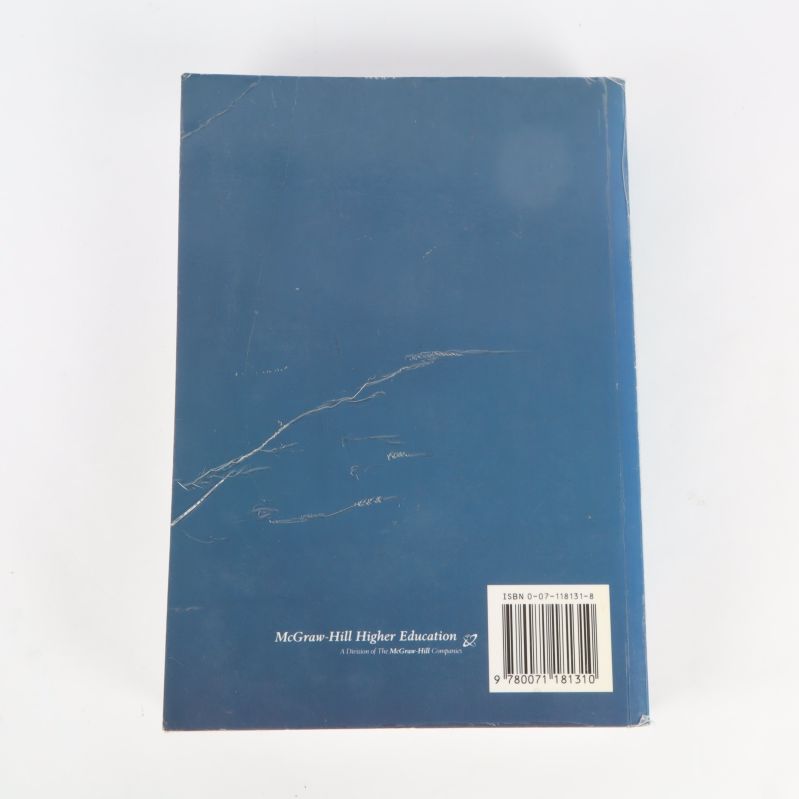 Baksidan av boken Advanced Macroeconomics med synliga repor och streckkod