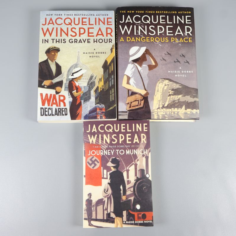Framsidor av tre böcker i Maisie Dobbs-serien av Jacqueline Winspear