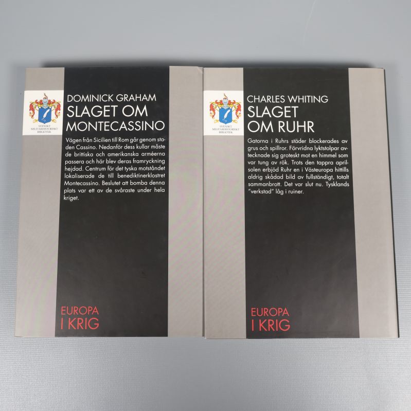 Baksidor av två böcker med beskrivande texter om Slaget om Montecassino och Slaget om Ruhr