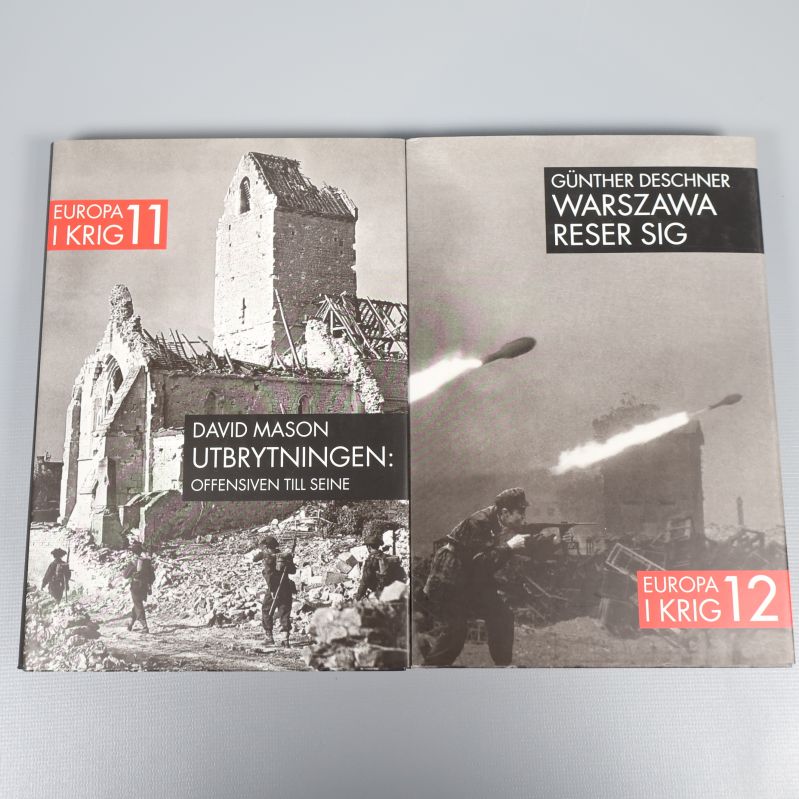 Två böcker med svartvita omslag och krigsmotiv, Europa i Krig 11 och 12
