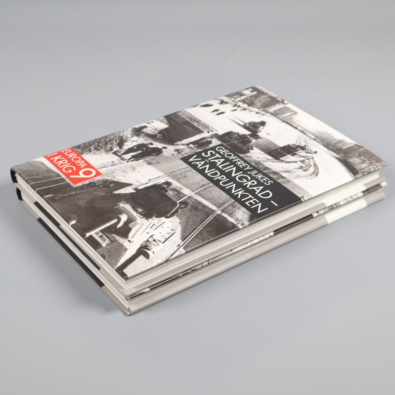 Bokpaket med Stalingrad – Vändpunkten överst i sned vinkel