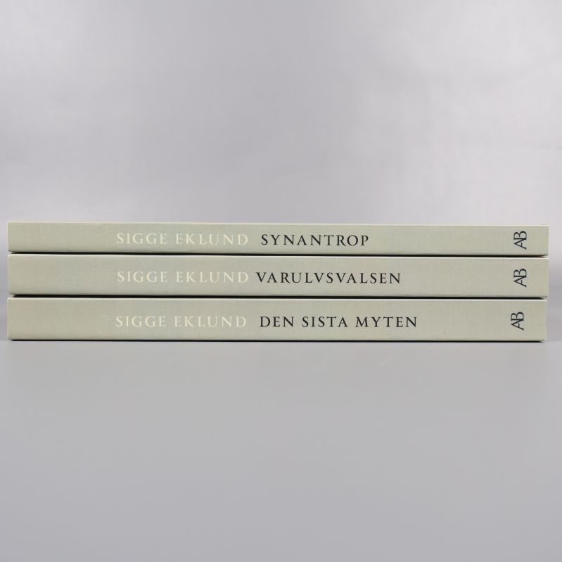 Ryggen på tre böcker med Sigge Eklunds namn och titlar