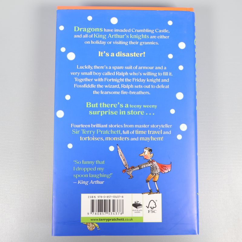 Baksida av Dragons at Crumbling Castle med bokbeskrivning och ISBN