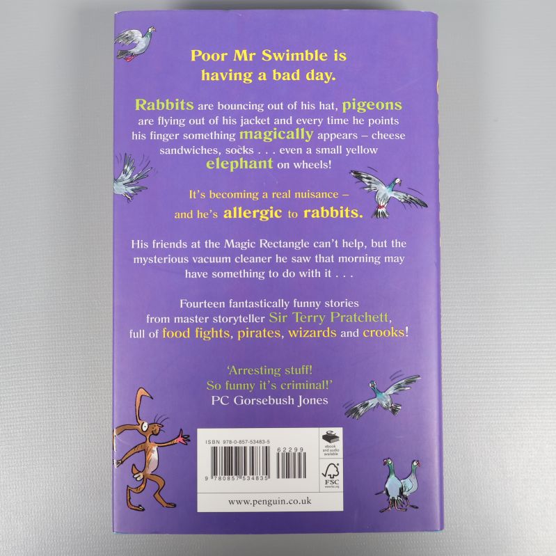 Baksidan av boken The Witch's Vacuum Cleaner med beskrivande text och streckkod