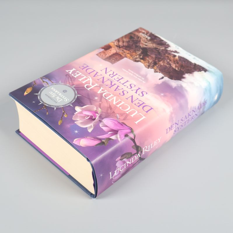 Den saknade systern liggande, visar omslag och tjocklek