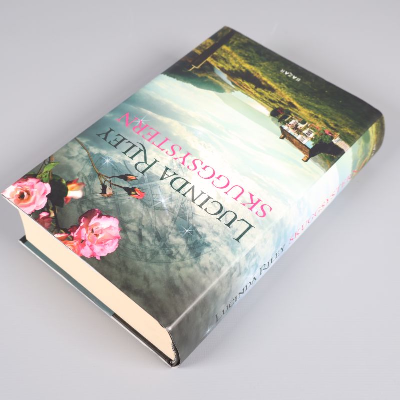 Skuggsystern del 3 av Lucinda Riley liggande med tydligt omslag