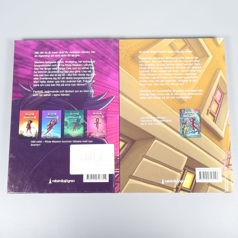 Baksidor av Handbok för superhjältar del 4 och 5 med text och bilder