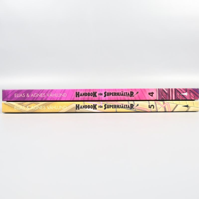 Ryggar av Handbok för superhjältar del 4 och 5