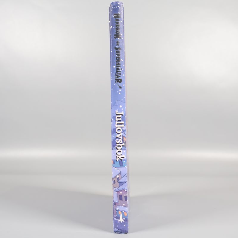 Rygg av Handbok för superhjältar jullovsbok Snöpiraterna med titeln läsbar