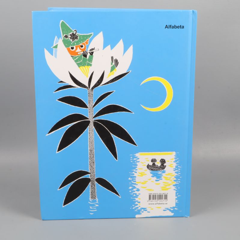 Baksida av boken med illustrerad blomma, måne och barcode