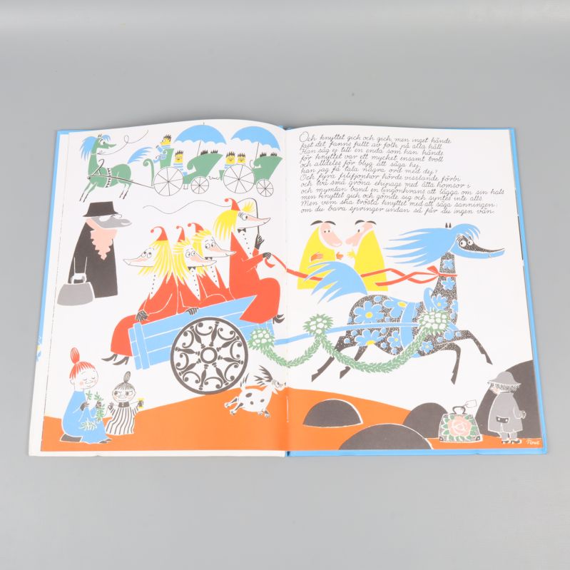 Uppslag ur boken med illustrationer och handtextad text