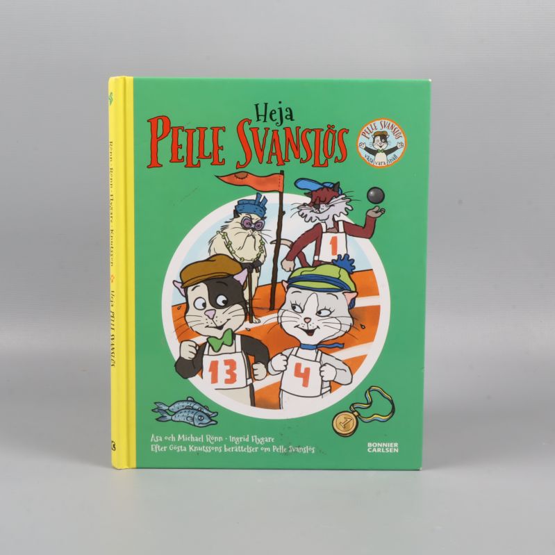 Framsida av boken Heja Pelle Svanslös med färgglada tecknade katter