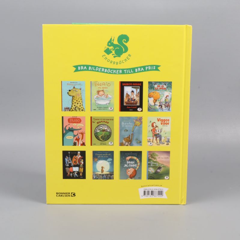 Baksida av boken Heja Pelle Svanslös med bilder på andra barnböcker