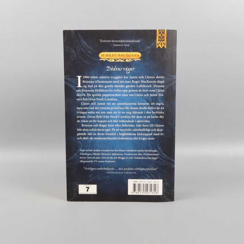 Baksida av Som ett eko med text om handlingen och ISBN