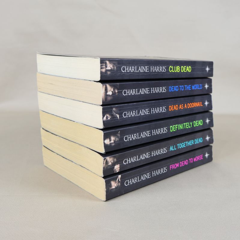 Sookie Stackhouse bokpaket i stapel, vy från sidan