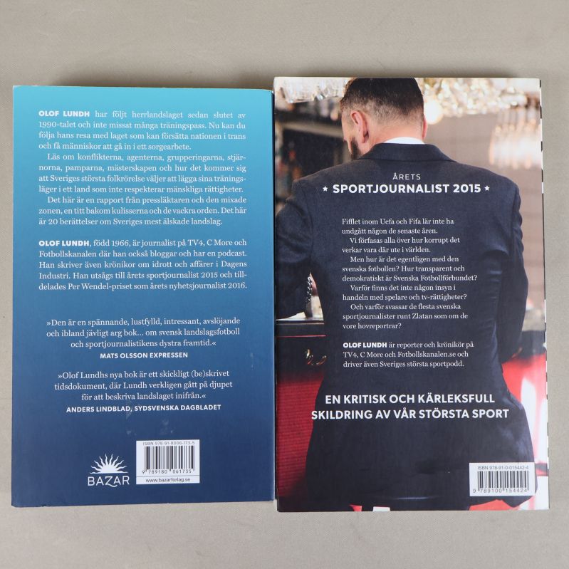 Baksidor av två böcker med biografitext och bokrecensioner