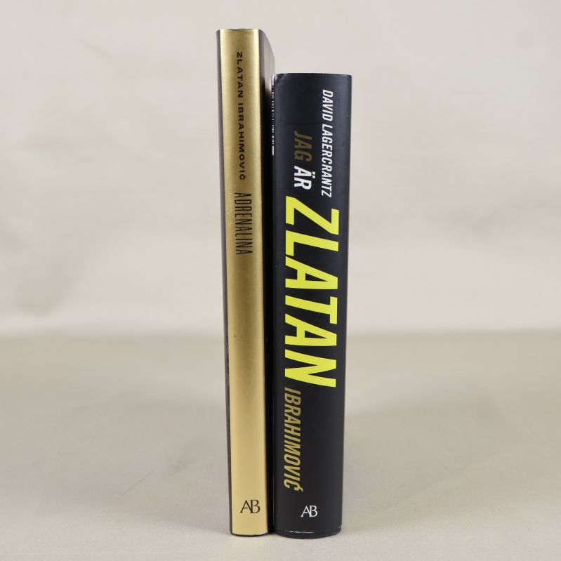 Ryggarna av två Zlatan-böcker stående bredvid varandra