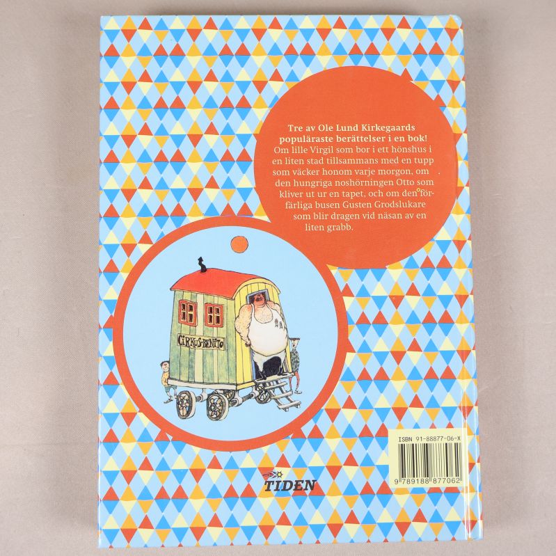 Baksida av barnboken med illustration och beskrivning